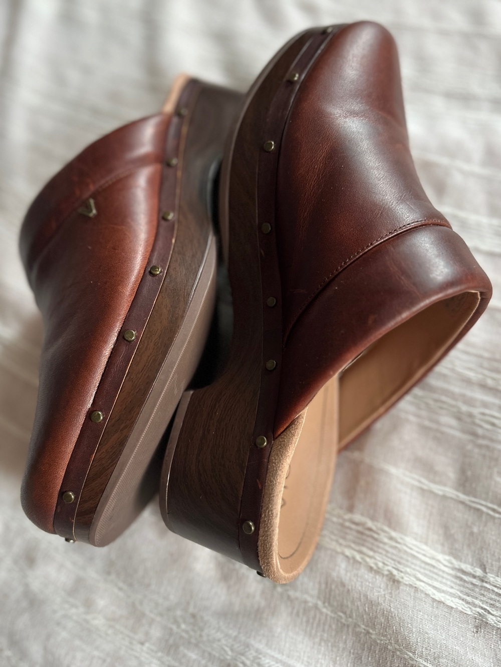 VIONIC Kacie Brown Leather Wedge Clog Mules | 9 NWOB